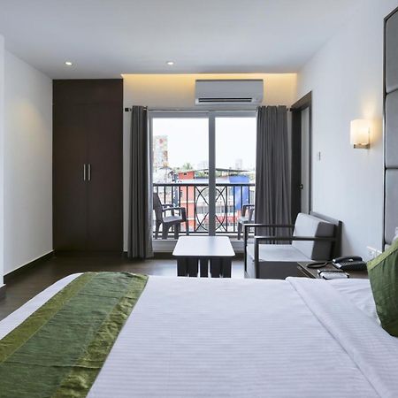 Hotel Crown Suites Kochi Ngoại thất bức ảnh