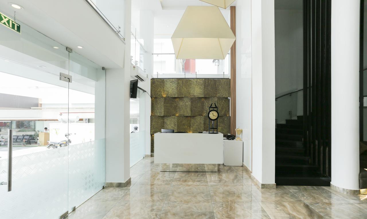 Hotel Crown Suites Kochi Ngoại thất bức ảnh