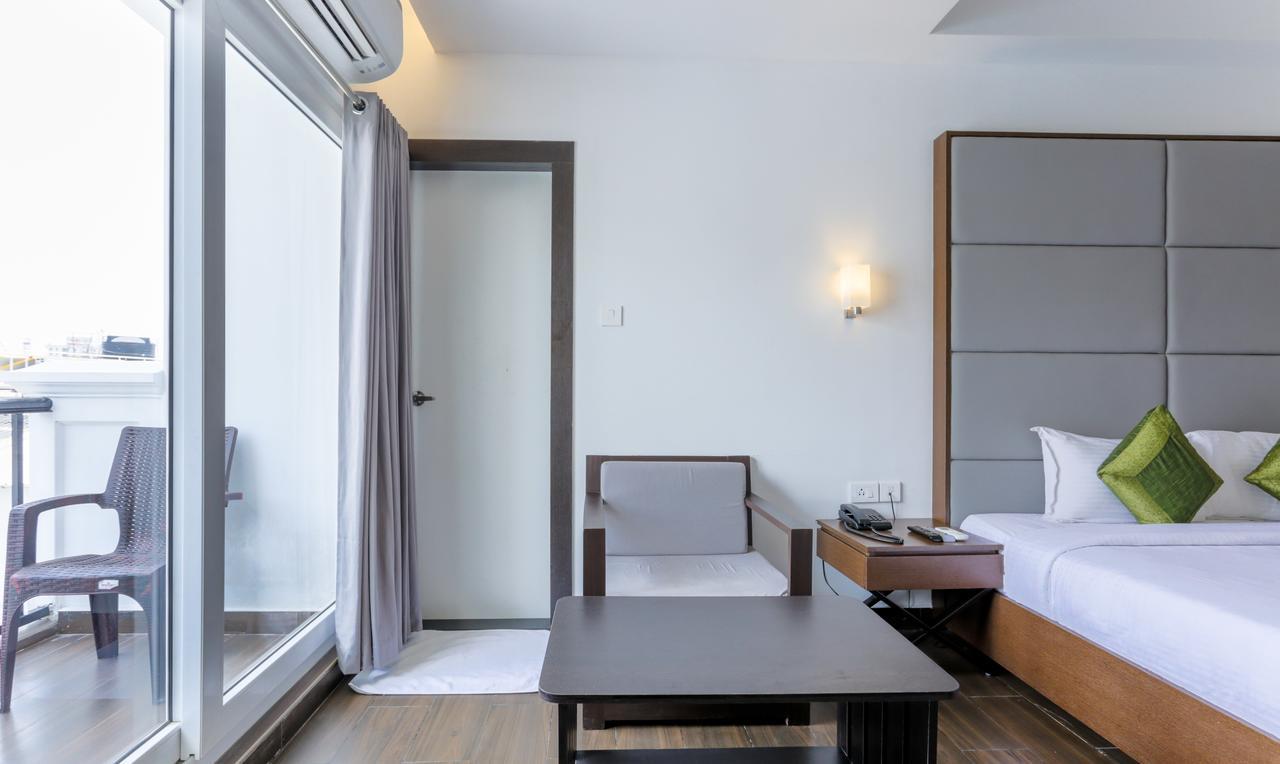 Hotel Crown Suites Kochi Ngoại thất bức ảnh