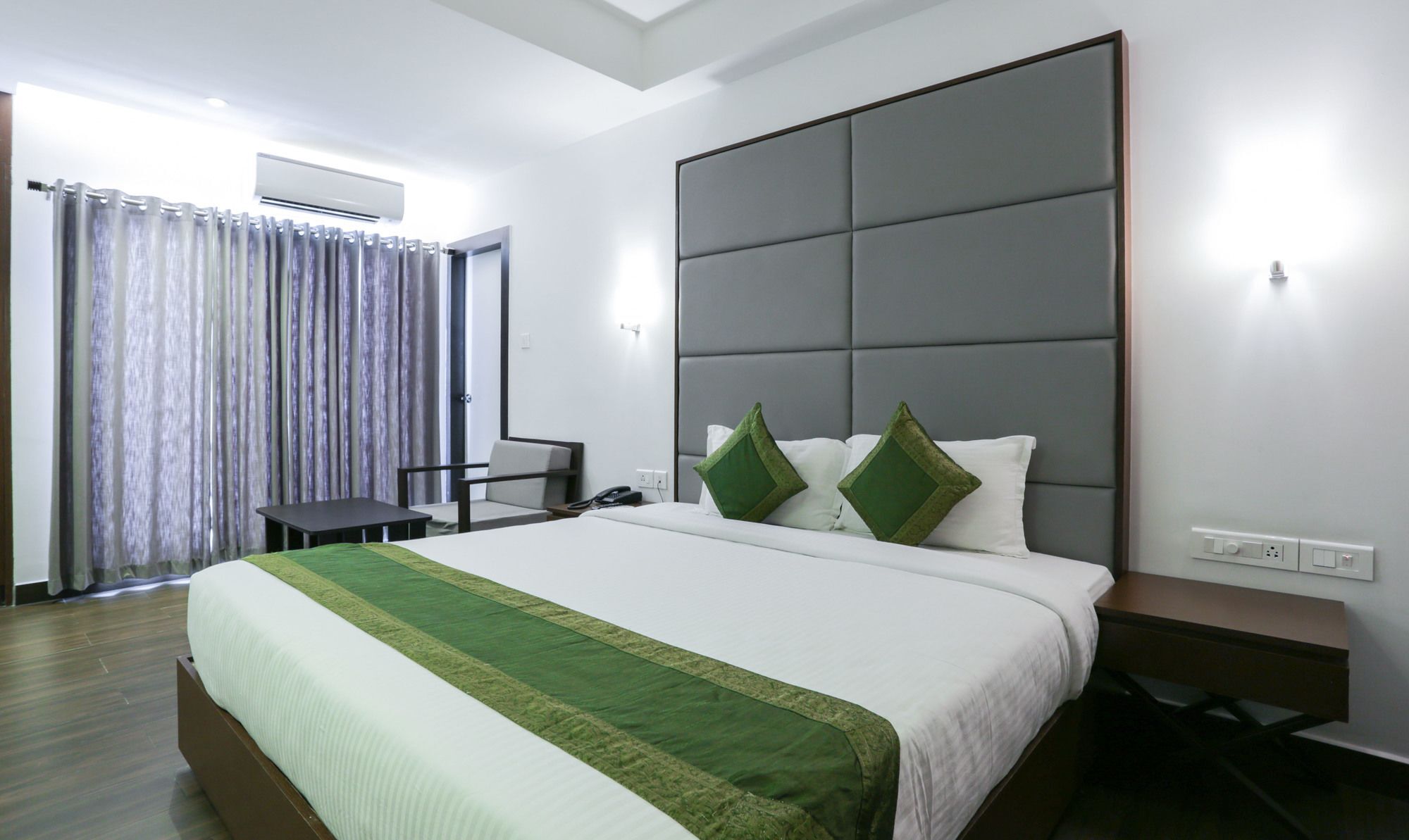 Hotel Crown Suites Kochi Ngoại thất bức ảnh